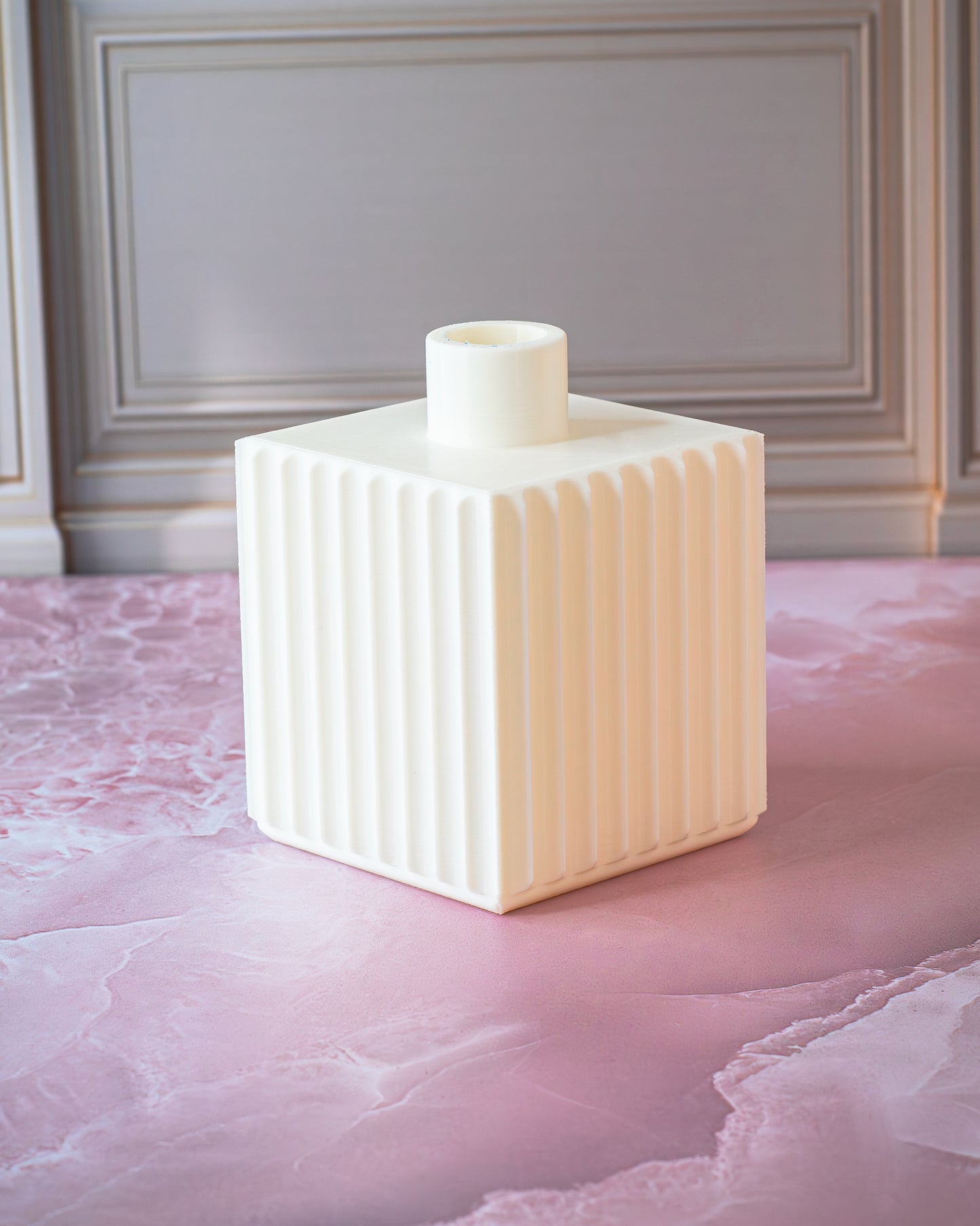 Jarron Decorativo Cuadrado (INCLUYE FLORES)