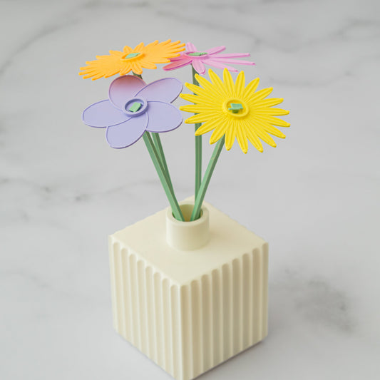 Jarron con juego de flores