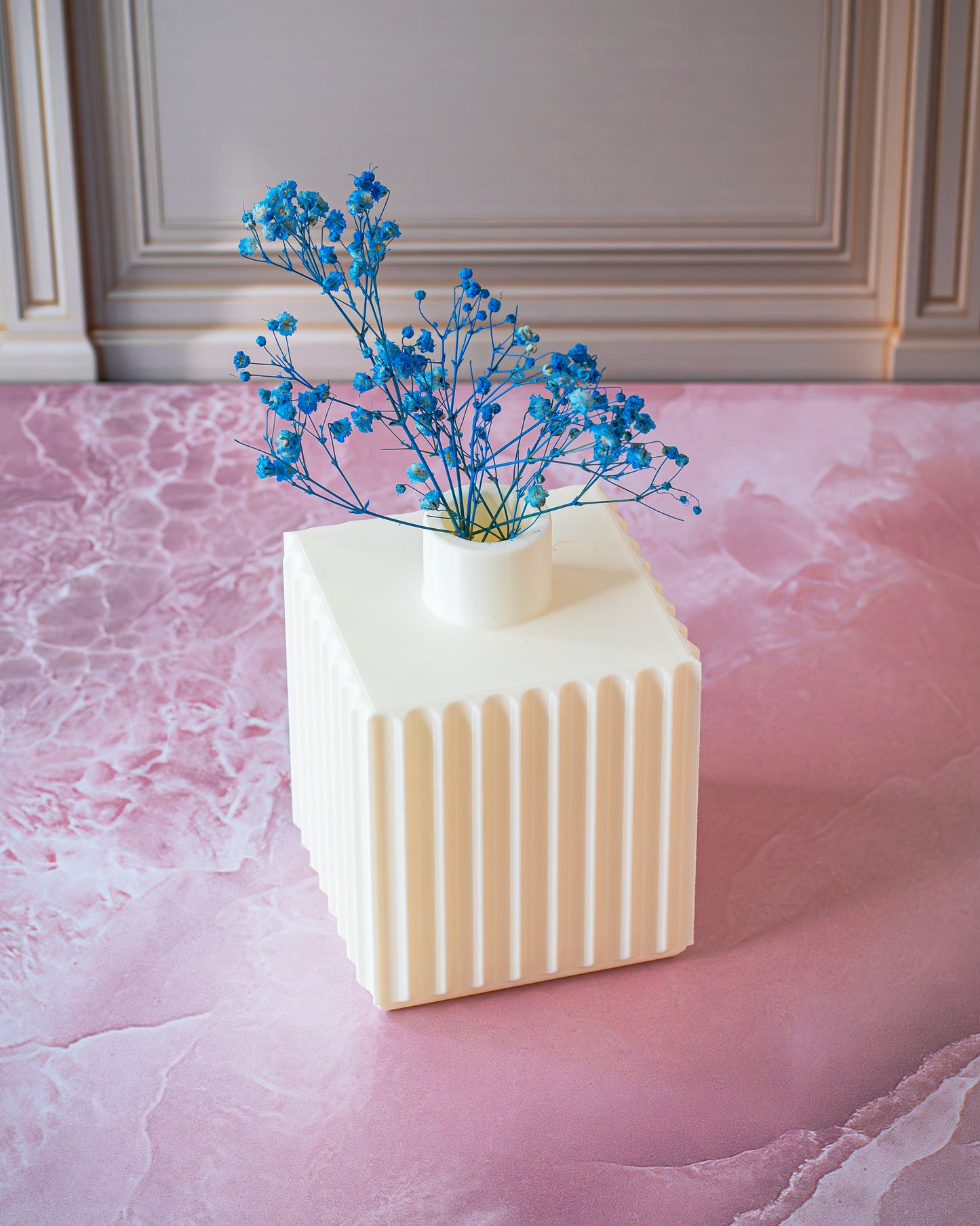 Jarron Decorativo Cuadrado (INCLUYE FLORES)