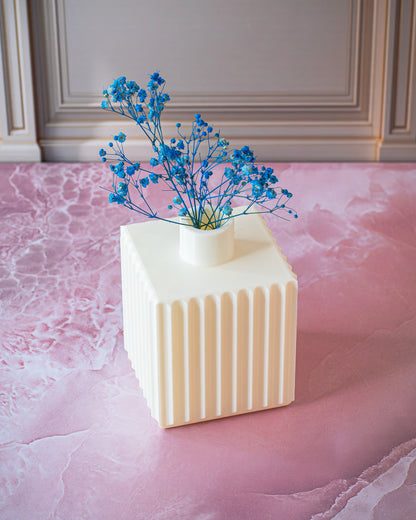 Jarron Decorativo Cuadrado (INCLUYE FLORES)