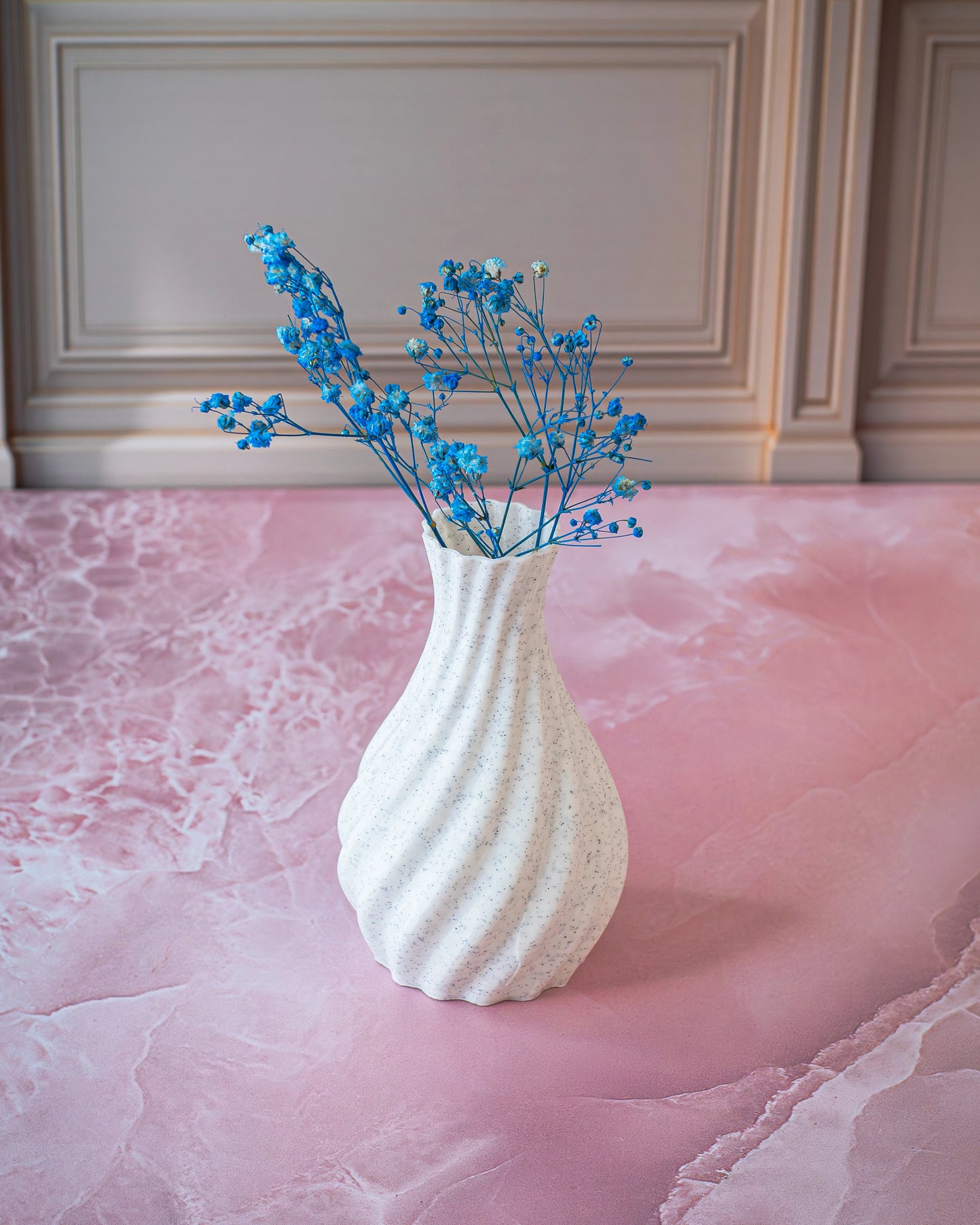 Jarron Decorativo Marmolado (INCLUYE FLORES)